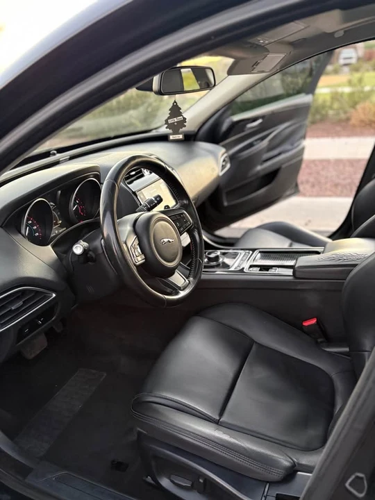 2018 Jaguar XE - Image 17 of 20