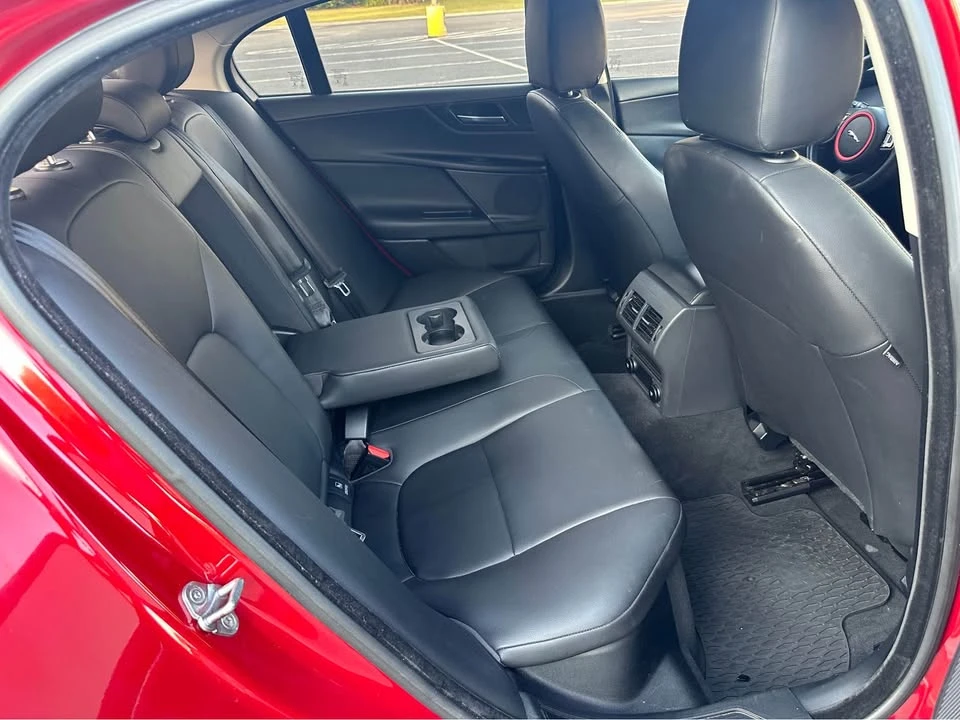 2018 Jaguar XE - Image 9 of 20