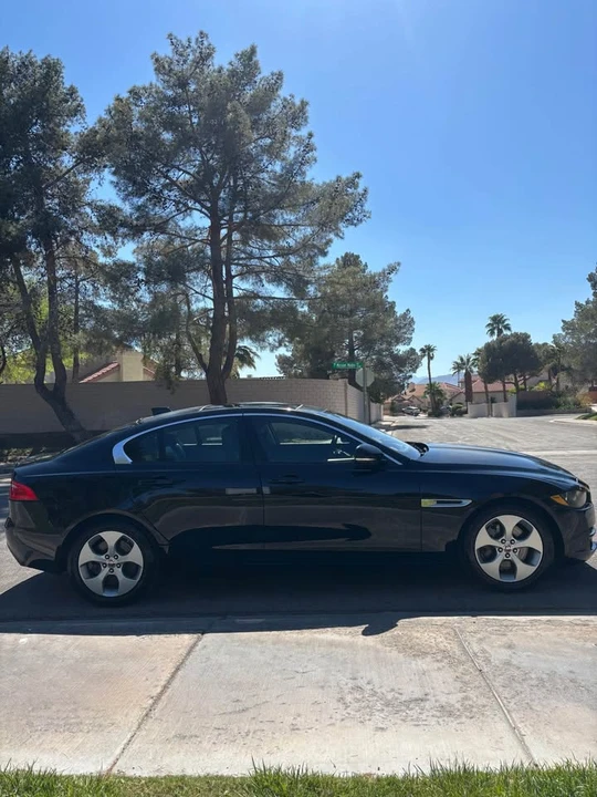 2018 Jaguar XE - Image 5 of 7