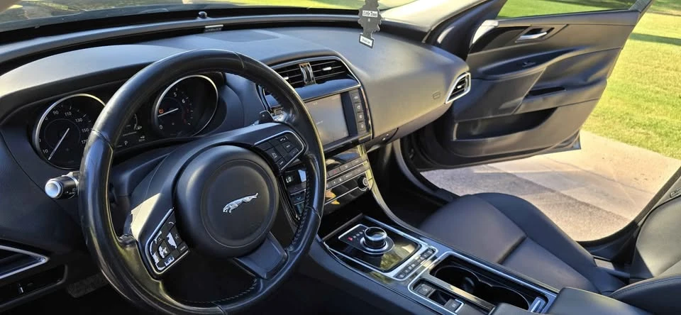 2018 Jaguar XE - Image 7 of 12