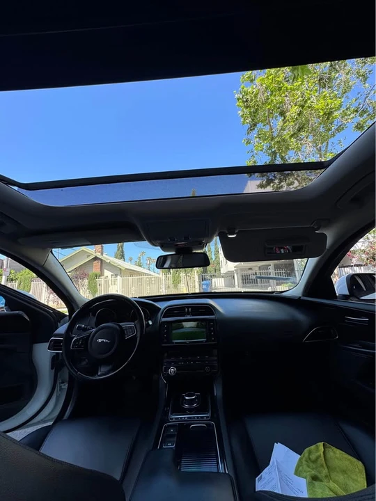 2018 Jaguar XE - Image 7 of 8