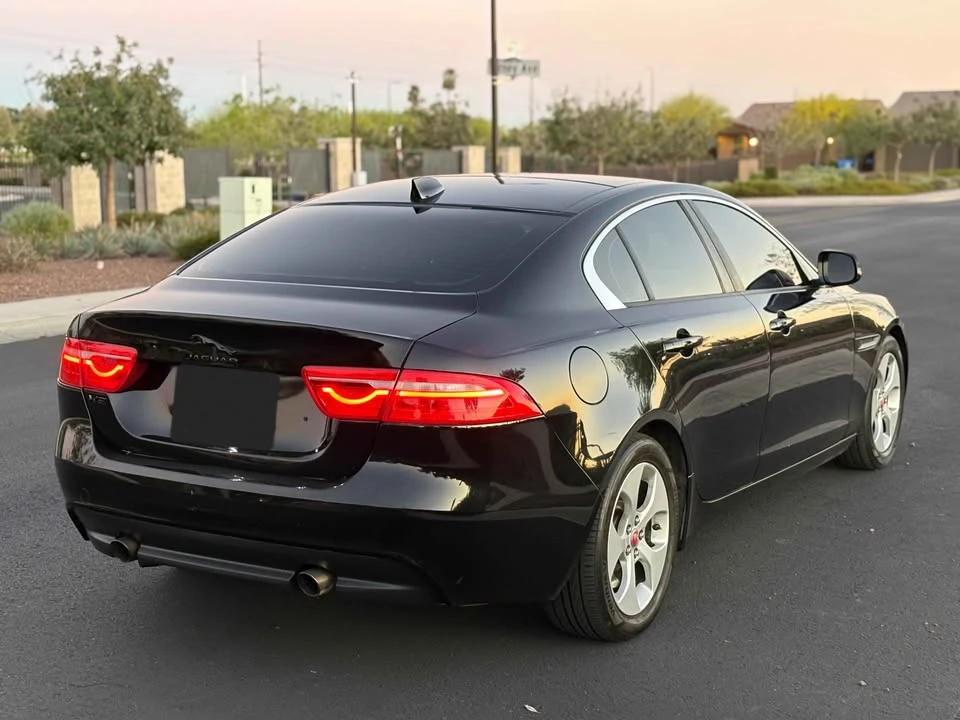 2018 Jaguar XE - Image 2 of 15