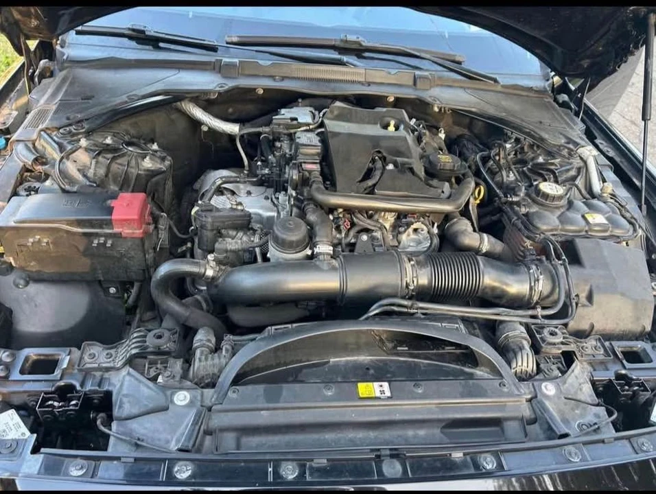 2018 Jaguar XE - Image 6 of 9