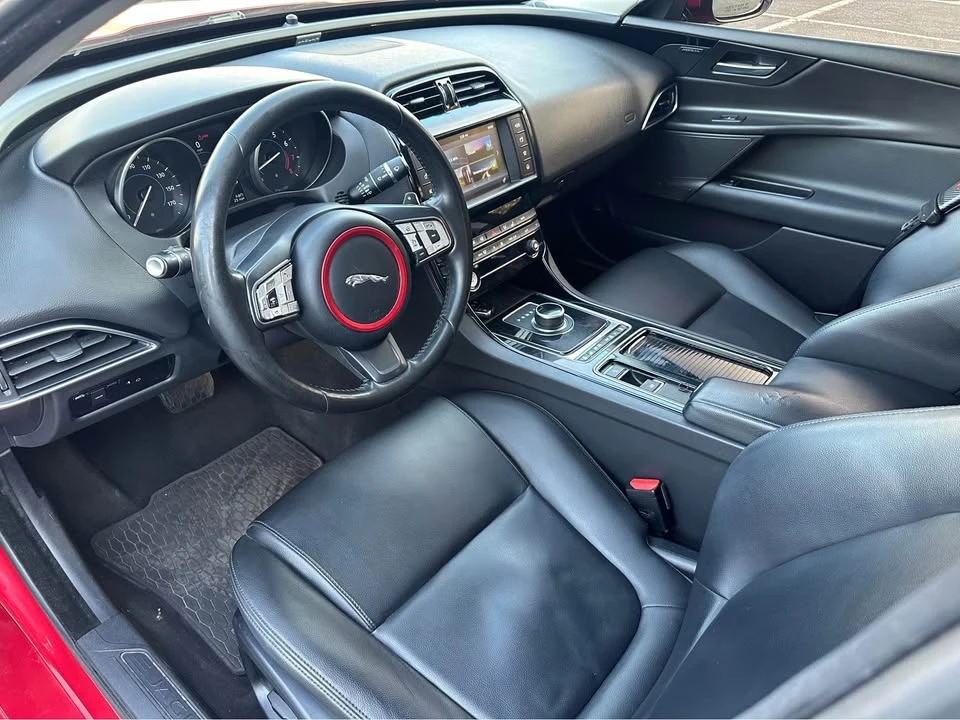 2018 Jaguar XE - Image 6 of 20