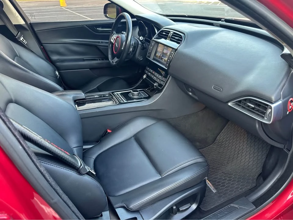 2018 Jaguar XE - Image 8 of 20