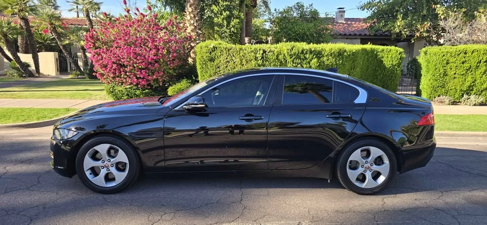 2018 Jaguar XE - Image 4 of 10