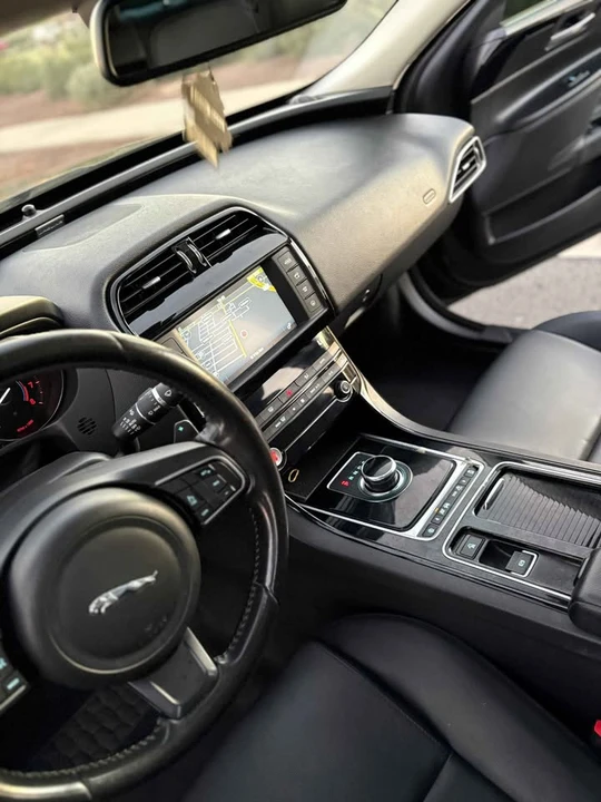 2018 Jaguar XE - Image 11 of 15