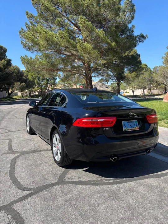 2018 Jaguar XE - Image 3 of 7