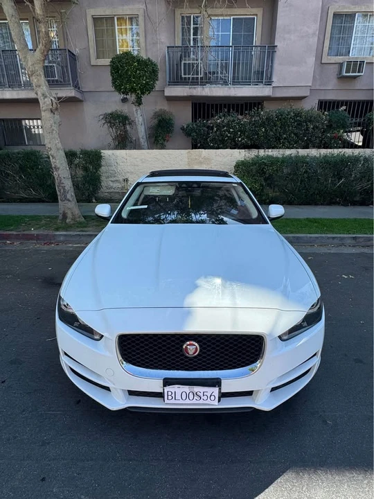 2018 Jaguar XE - Image 3 of 8