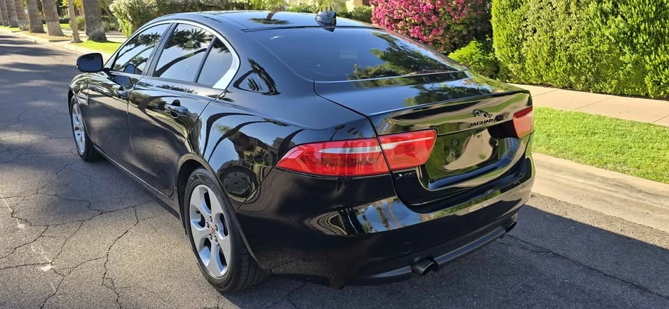 2018 Jaguar XE - Image 5 of 12