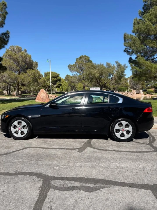2018 Jaguar XE - Image 2 of 7