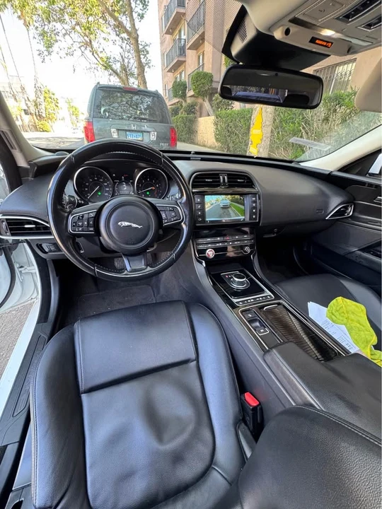 2018 Jaguar XE - Image 6 of 8