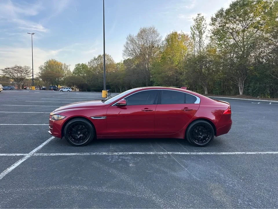 2018 Jaguar XE - Image 15 of 20
