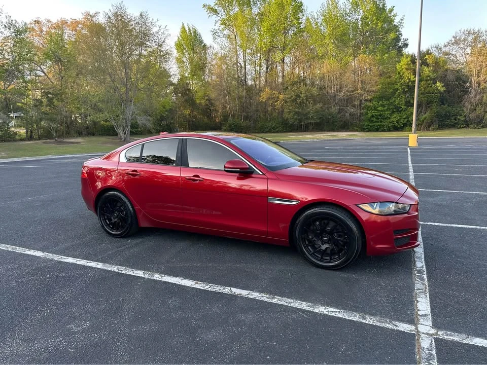 2018 Jaguar XE - Image 17 of 20