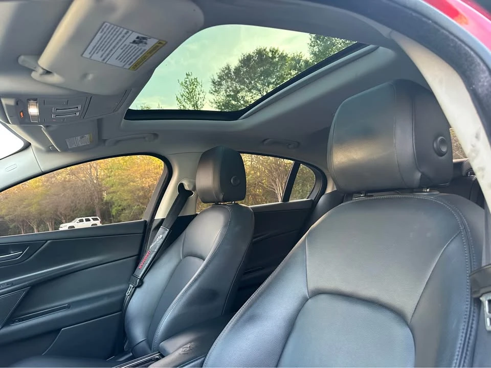 2018 Jaguar XE - Image 14 of 20