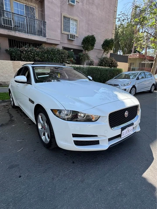 2018 Jaguar XE - Image 8 of 8