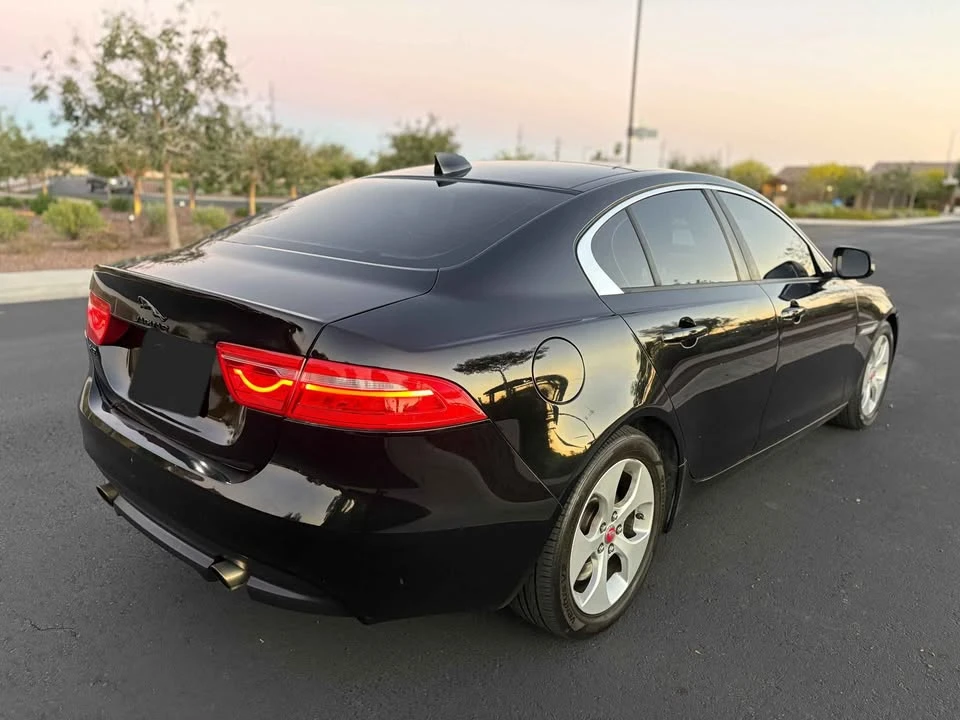 2018 Jaguar XE - Image 7 of 16