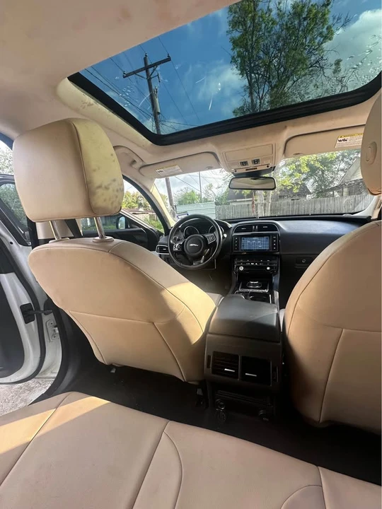 2018 Jaguar XE - Image 6 of 15