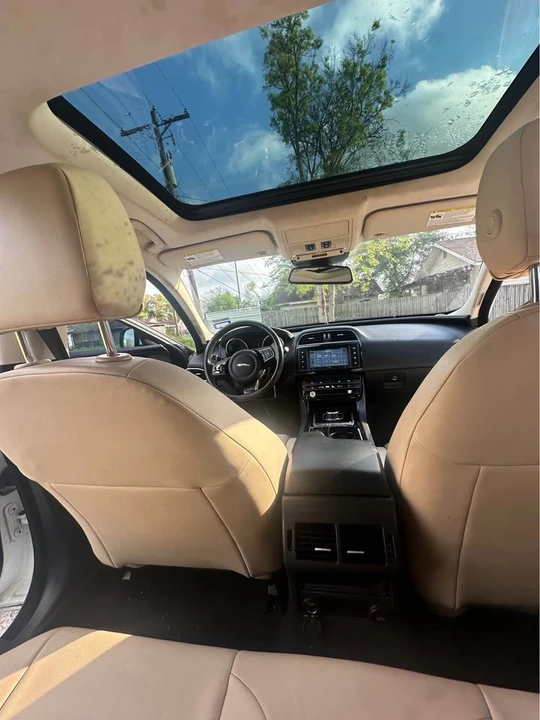 2018 Jaguar XE - Image 5 of 15