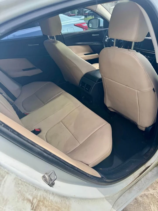 2018 Jaguar XE - Image 14 of 15