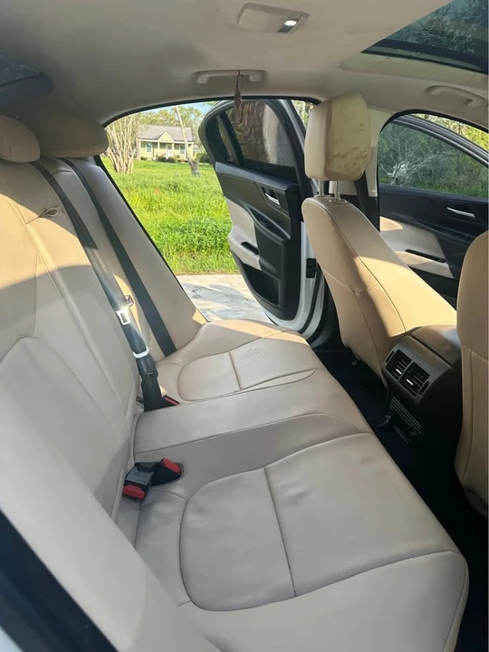 2018 Jaguar XE - Image 4 of 15