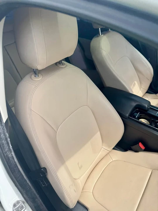 2018 Jaguar XE - Image 13 of 15