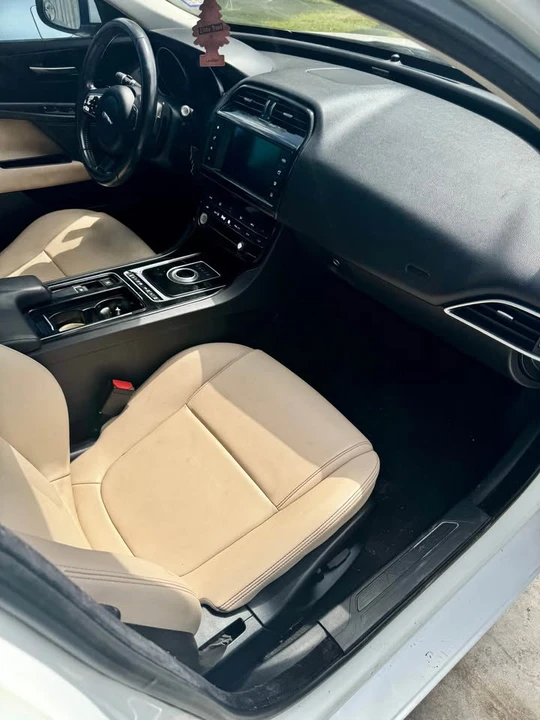 2018 Jaguar XE - Image 12 of 15