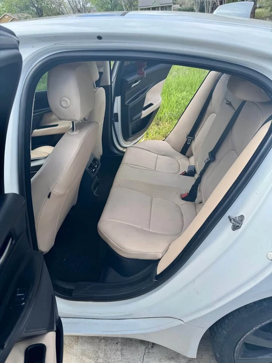 2018 Jaguar XE - Image 7 of 15