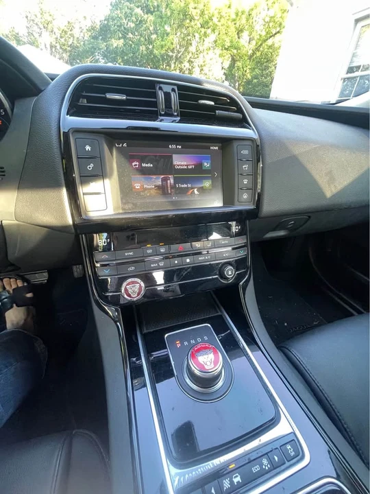 2018 Jaguar XE - Image 11 of 13