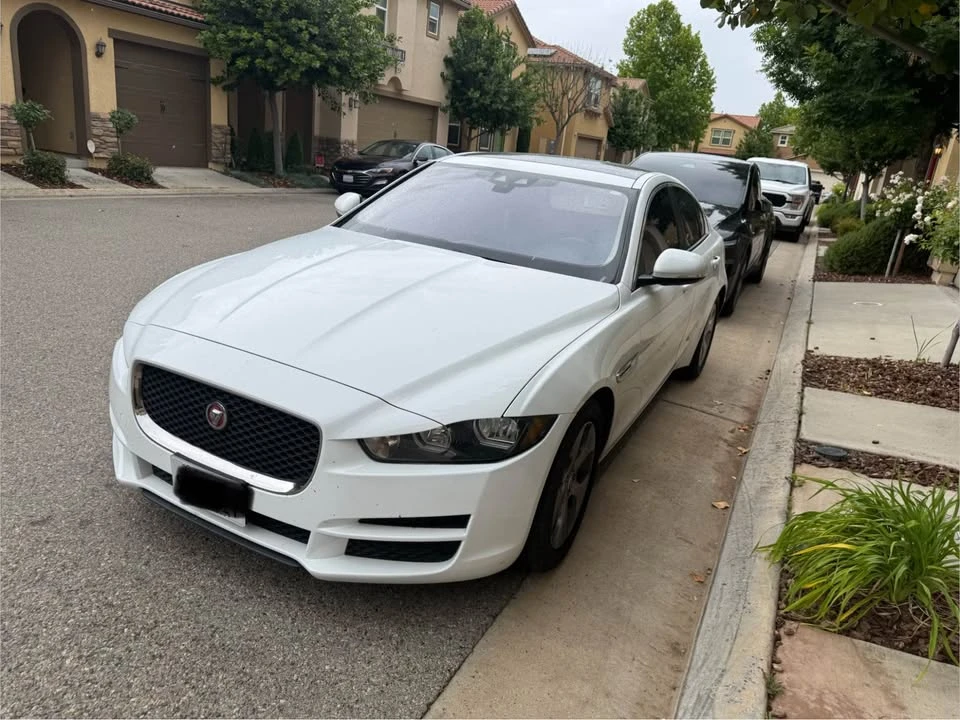 2018 Jaguar XE - Image 2 of 13