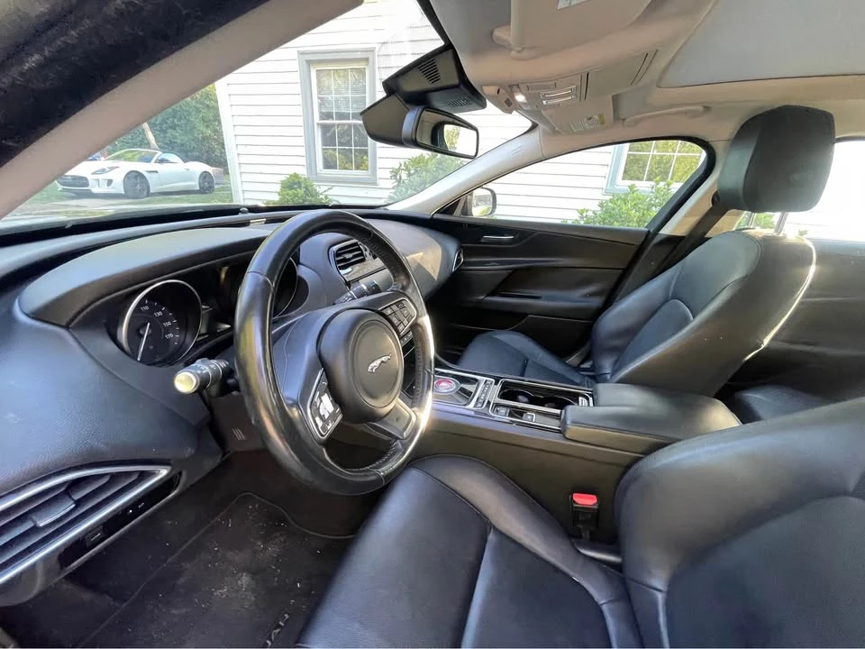 2018 Jaguar XE - Image 10 of 13