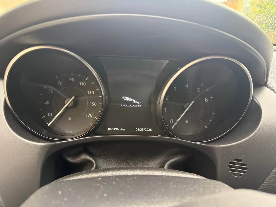 2018 Jaguar XE - Image 11 of 13