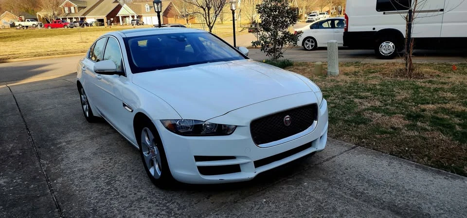 2018 Jaguar XE - Image 2 of 6