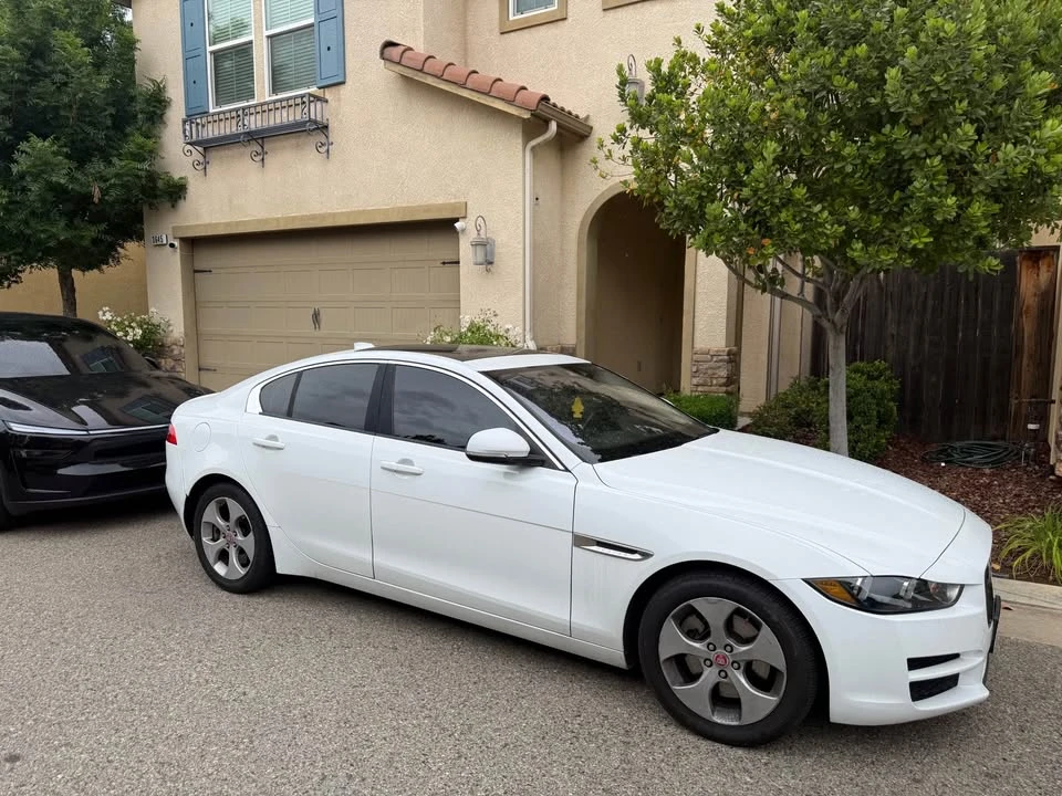 2018 Jaguar XE - Image 3 of 13