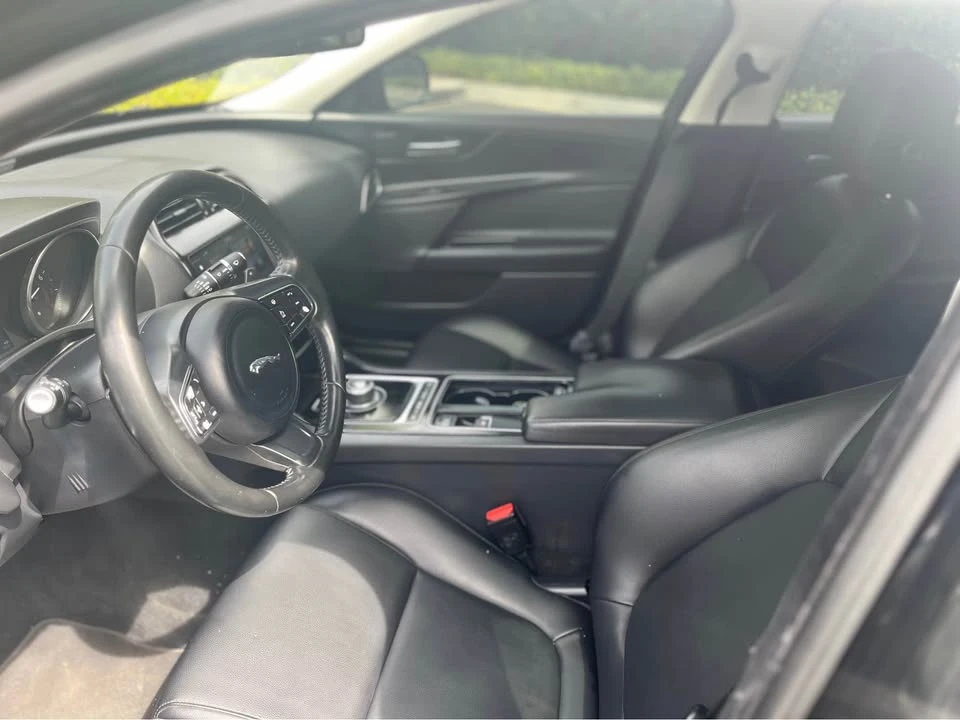 2018 Jaguar XE - Image 5 of 8