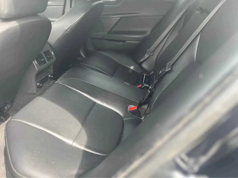 2018 Jaguar XE - Image 7 of 8