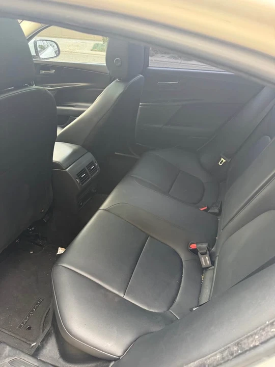 2018 Jaguar XE - Image 7 of 13