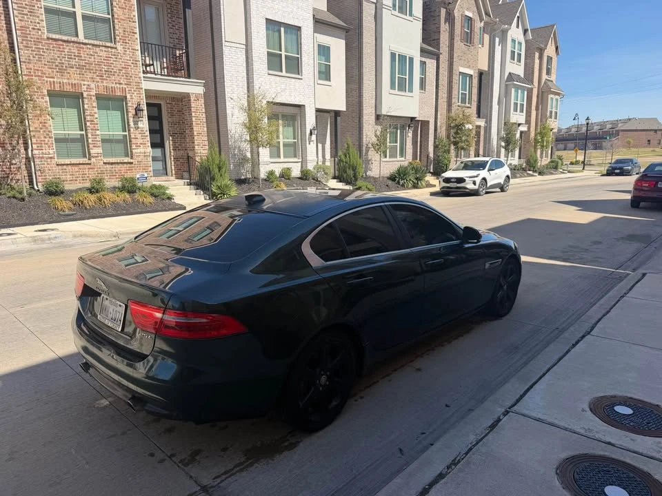 2018 Jaguar XE - Image 10 of 16