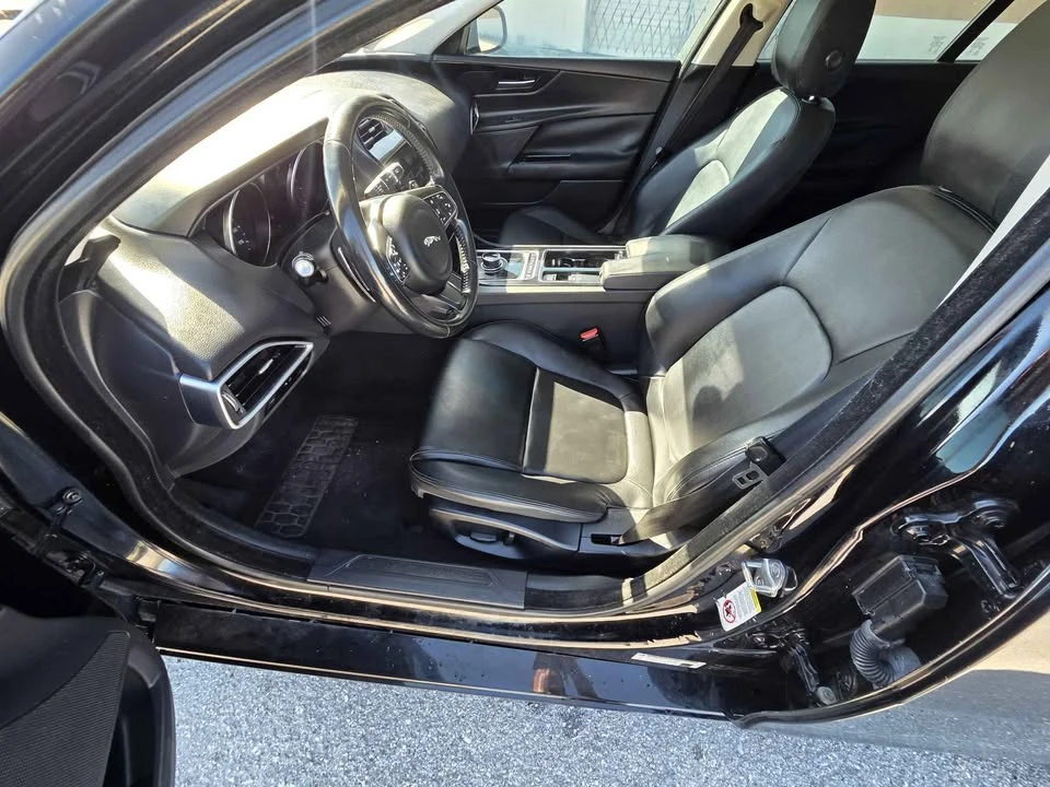 2018 Jaguar XE - Image 14 of 15