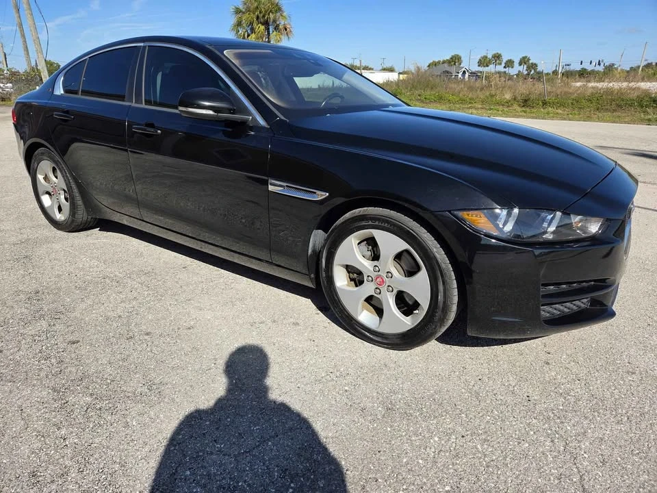 2018 Jaguar XE - Image 2 of 15