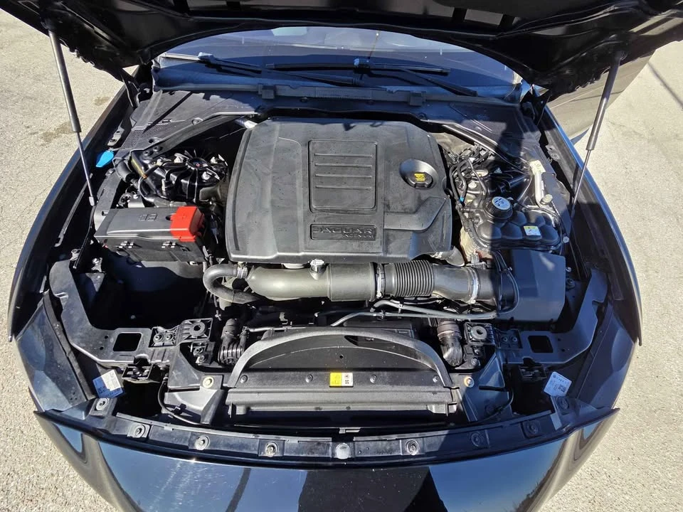 2018 Jaguar XE - Image 15 of 15
