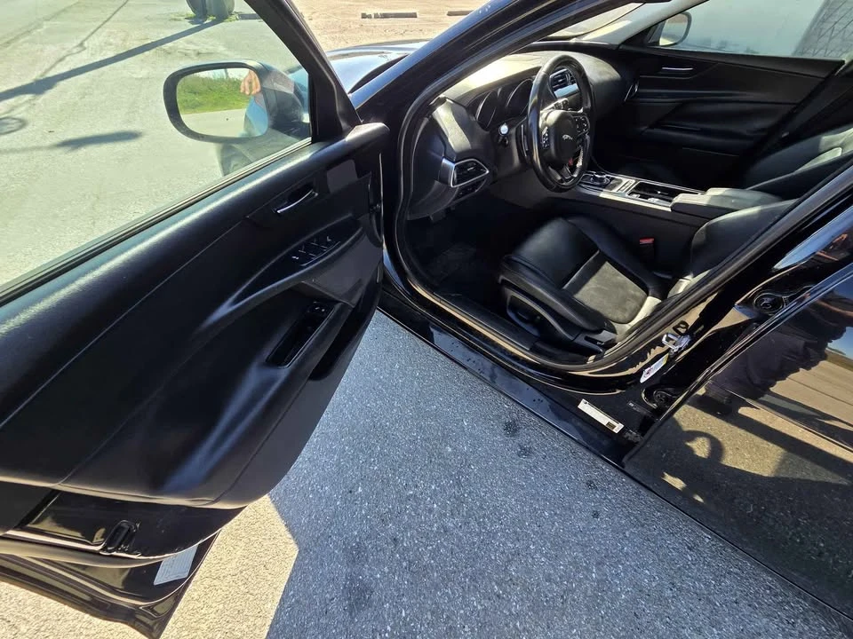 2018 Jaguar XE - Image 11 of 15