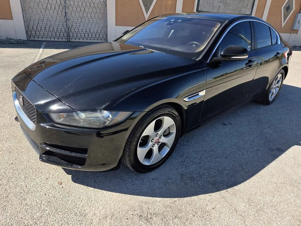 2018 Jaguar XE - Image 4 of 15