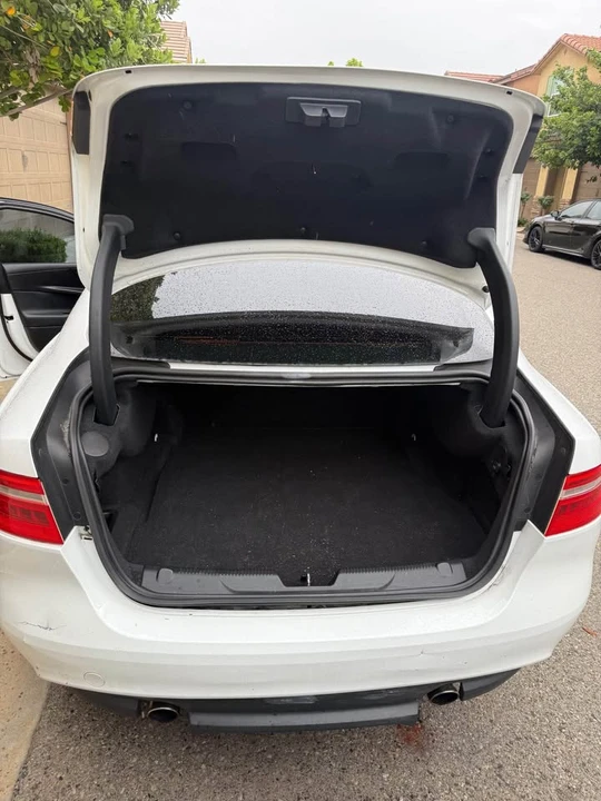 2018 Jaguar XE - Image 12 of 18