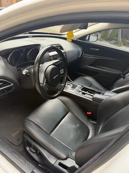 2018 Jaguar XE - Image 7 of 18