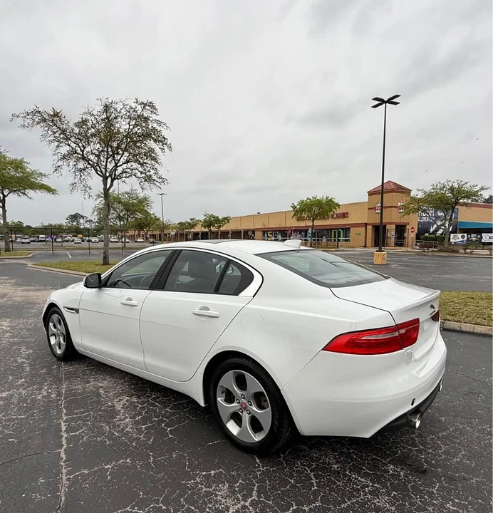 2018 Jaguar XE - Image 5 of 12