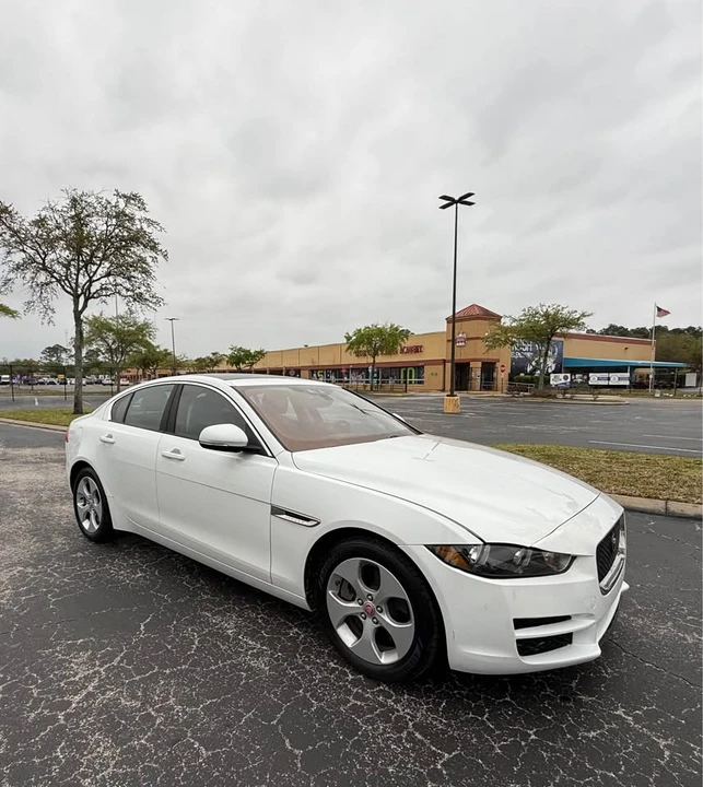 2018 Jaguar XE - Image 3 of 12