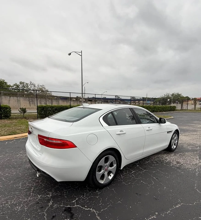 2018 Jaguar XE - Image 4 of 12