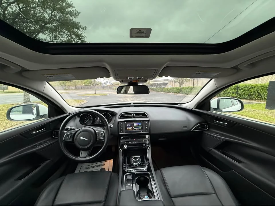 2018 Jaguar XE - Image 10 of 12