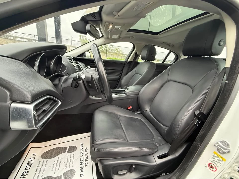 2018 Jaguar XE - Image 7 of 12